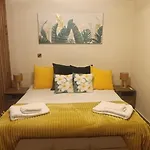 Plumeria Place Bright And Spacious Дом отдыха Ларнака